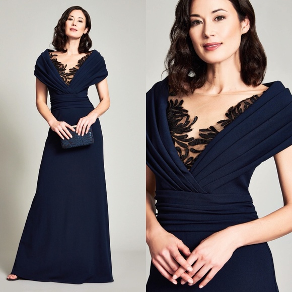 Tadashi shoji portrait pleated detail collar gown